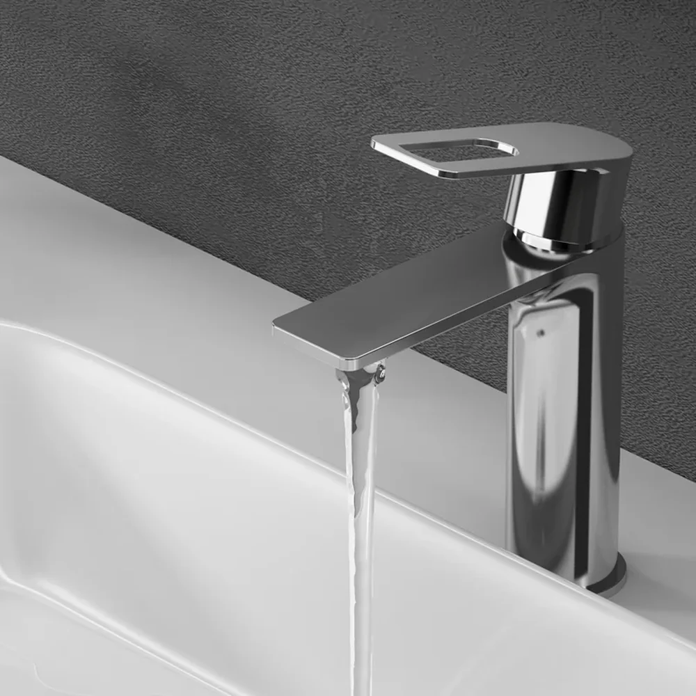 Grifo de lavabo de la colección Iris con el agua corriendo