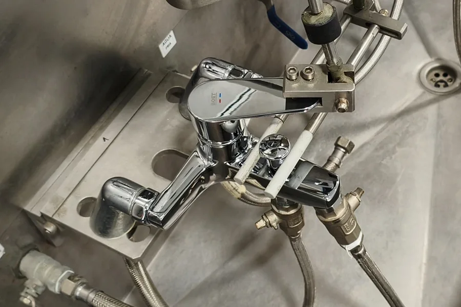 Grifo Boet en el banco de ensayos del laboratorio de calidad